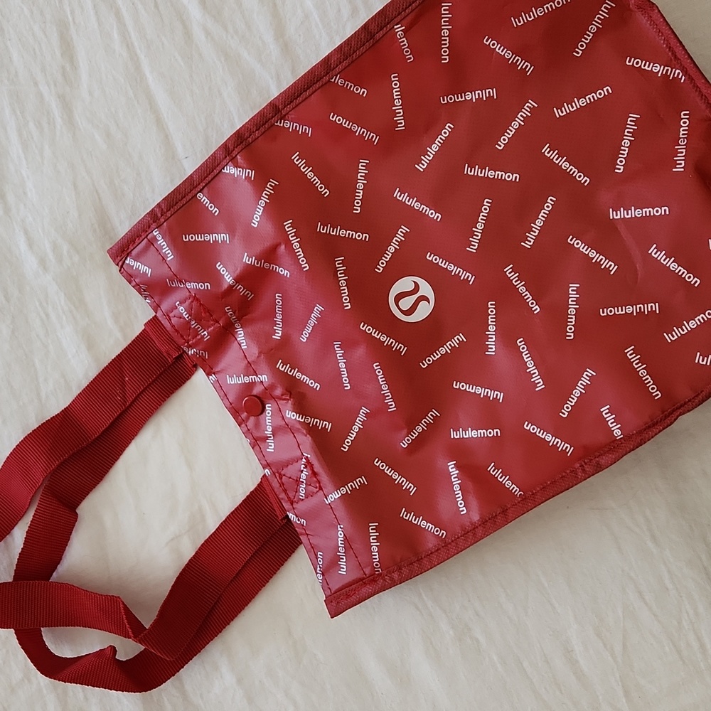 BUNDLE THIS Lululemon Bag with a purchase :)